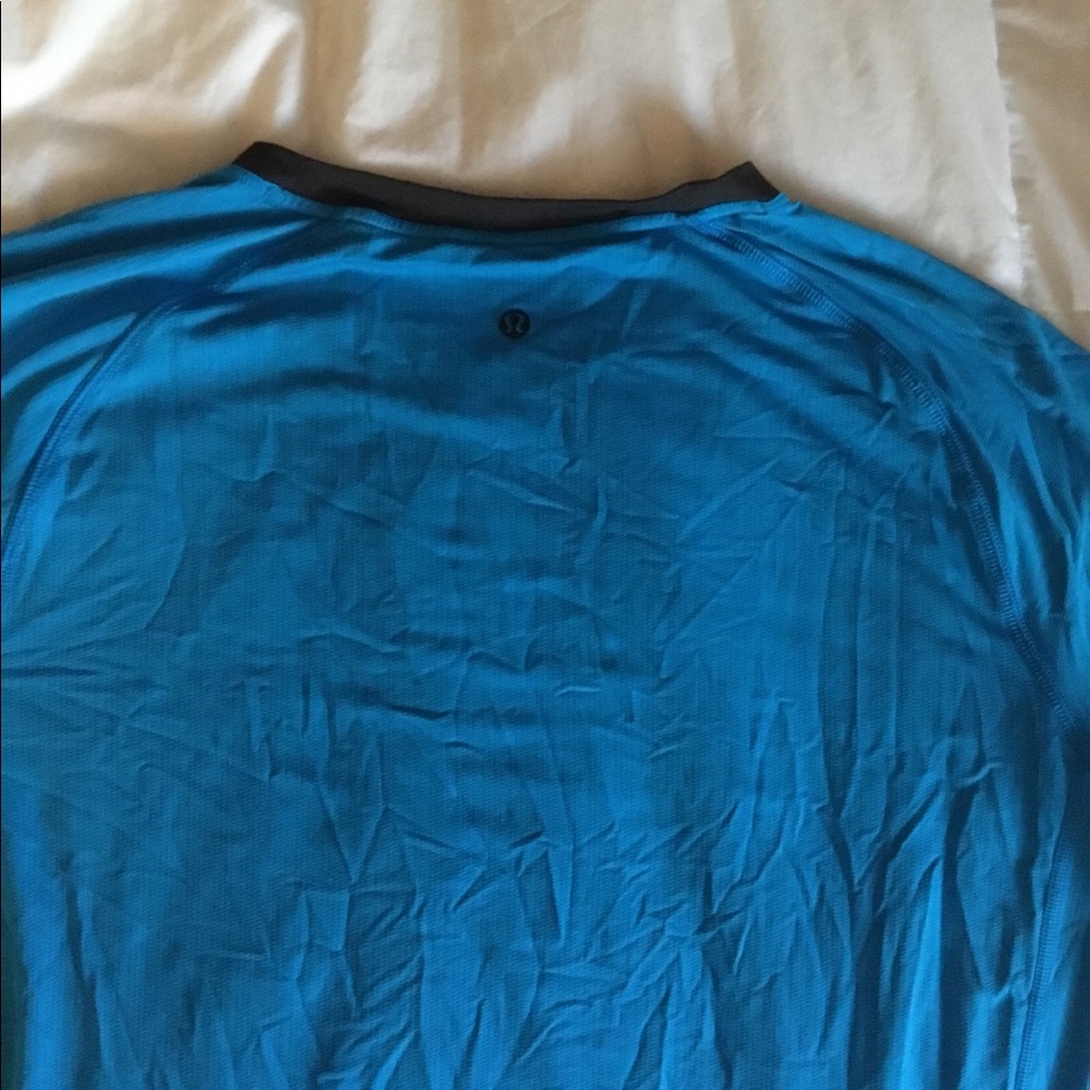 Lululemon gym shirt